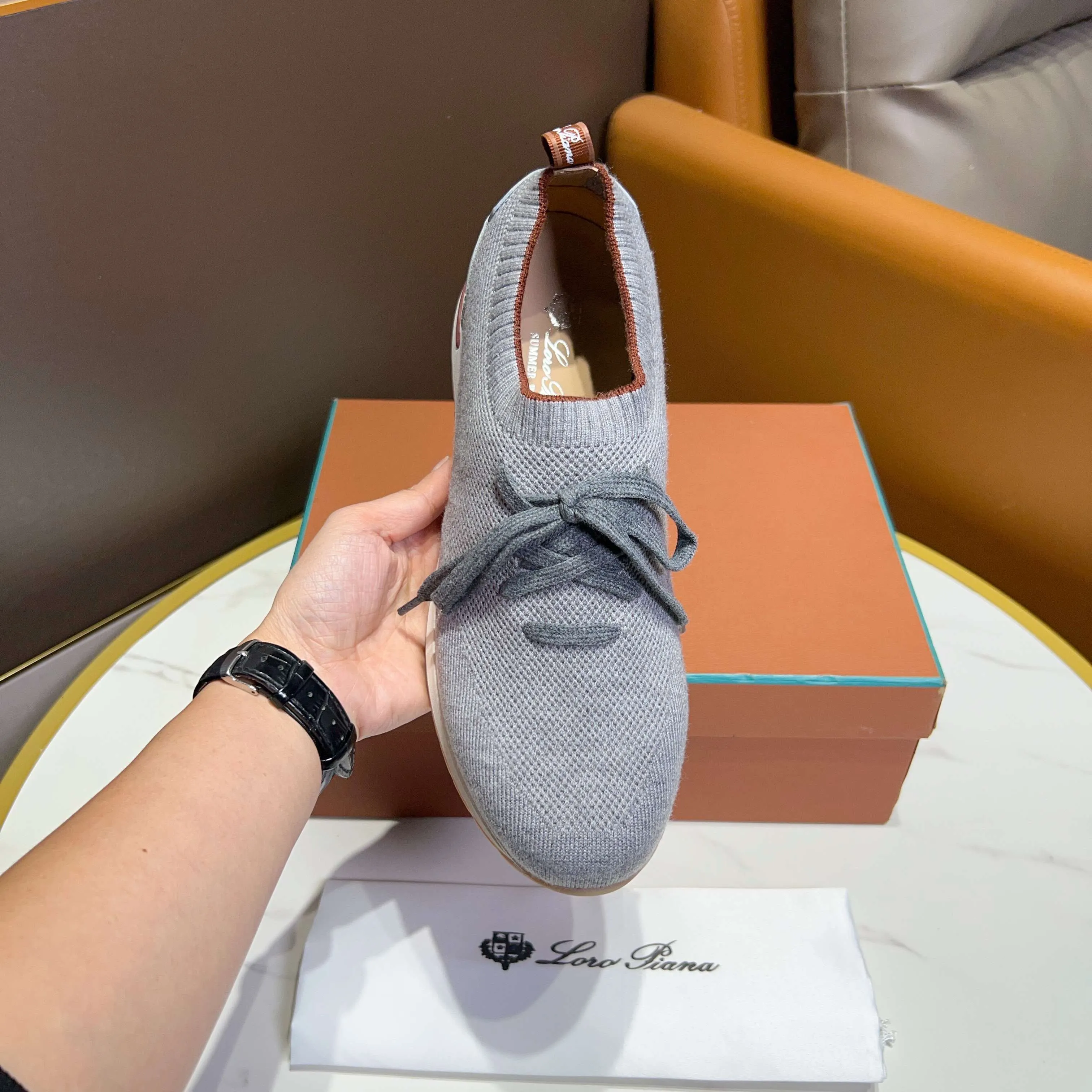 Factory price 400💰 (Loro men's shoes💰iana) New moccasin shoes official website original 1:1 mold opening, original quality💯Fine workmanship, high-end luxury☘The upper is made of original waterproof treated breathable fly-woven suede🌴Luxury🐂Leather lining🍓Rubber wear-resistant and non-slip outsole, size 38-44 (size 45 can be customized)